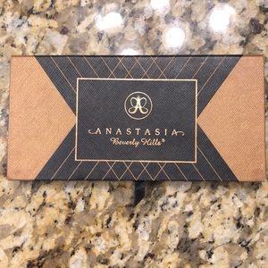 Anastasia Beverly Hills World Traveler palette